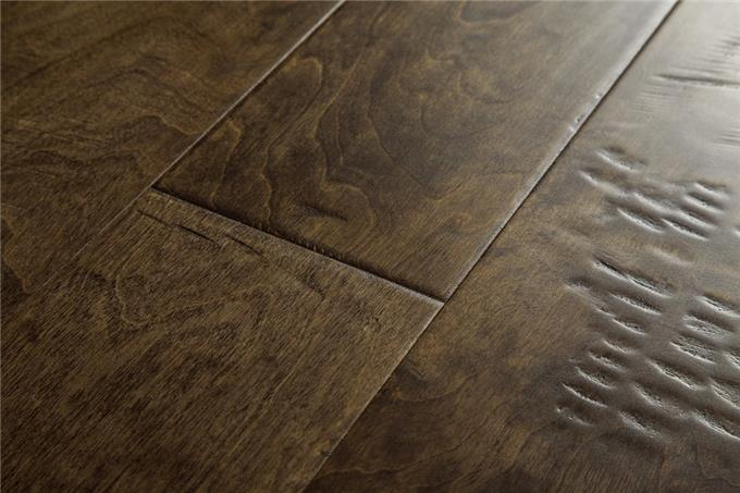 Distinctive Grain - Engineered Hardwood Flooring Offers Timeless