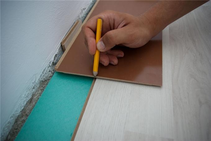 As Low - Cut Laminate Flooring Lengthwise Installing