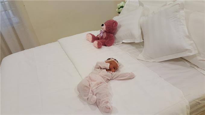 Di Hotel 5 - Bilik Tidur