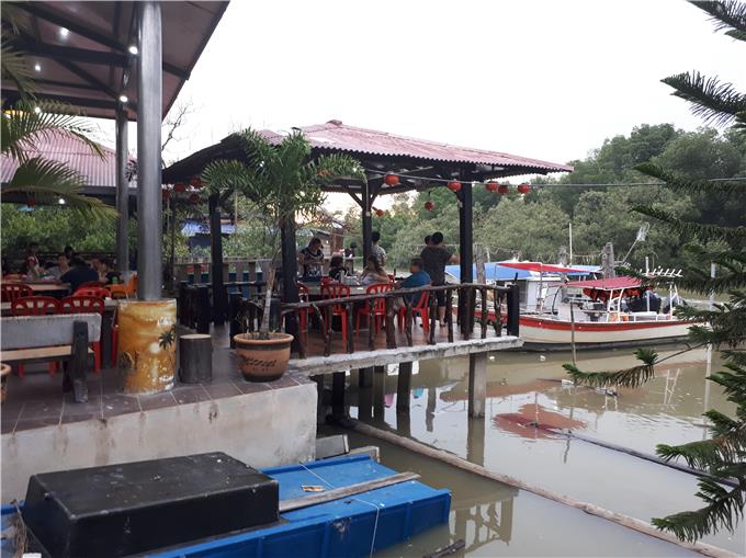 Sungai Janggut Seafood Restaurant Jeram