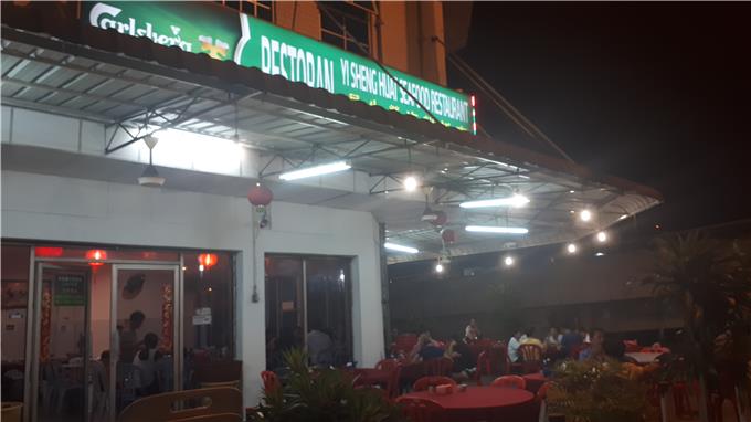 Outdoor Seating - Yi Sheng Huat Seafood Restaurant