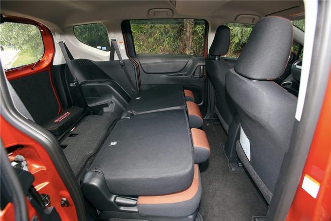Third Row Seat - Nissan Grand Livina