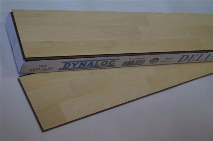 Lantai Kayu Standard - Waterproof Laminate Flooring
