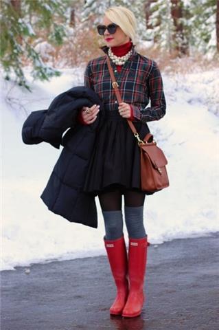 The Knee - Winter Outfits With Flat Boots
