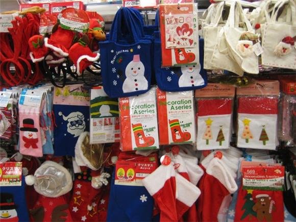 Places Get Cheap Christmas Decorations