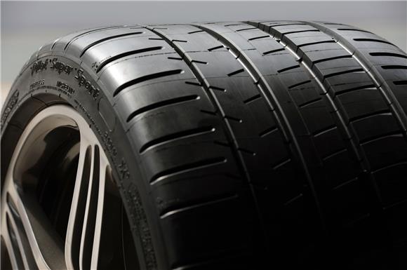 Front Tyres - Michelin Pilot Super Sport