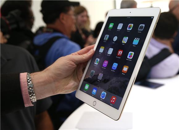 Apple - Tablet Loops Through Webpages Constant